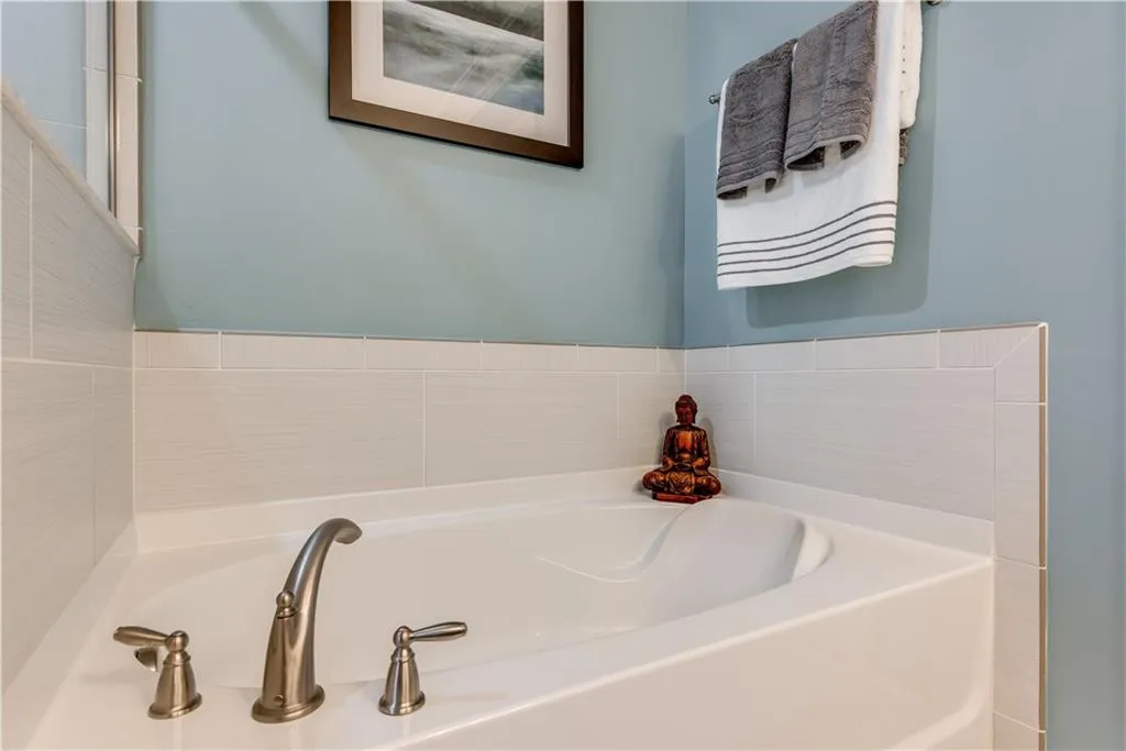 7435 Highland Bluff, Sandy Springs, Georgia 30328, 3 Bedrooms Bedrooms, ,3 BathroomsBathrooms,Residential,Sold,7435 Highland Bluff,5865839