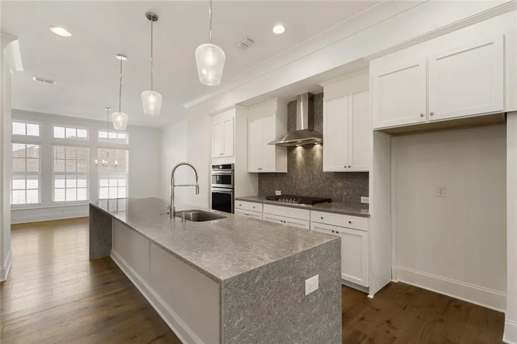 6790 Encore Boulevard, Sandy Springs, Georgia 30328, 3 Bedrooms Bedrooms, ,4 BathroomsBathrooms,Residential,For Sale,6790 Encore Boulevard,7575681