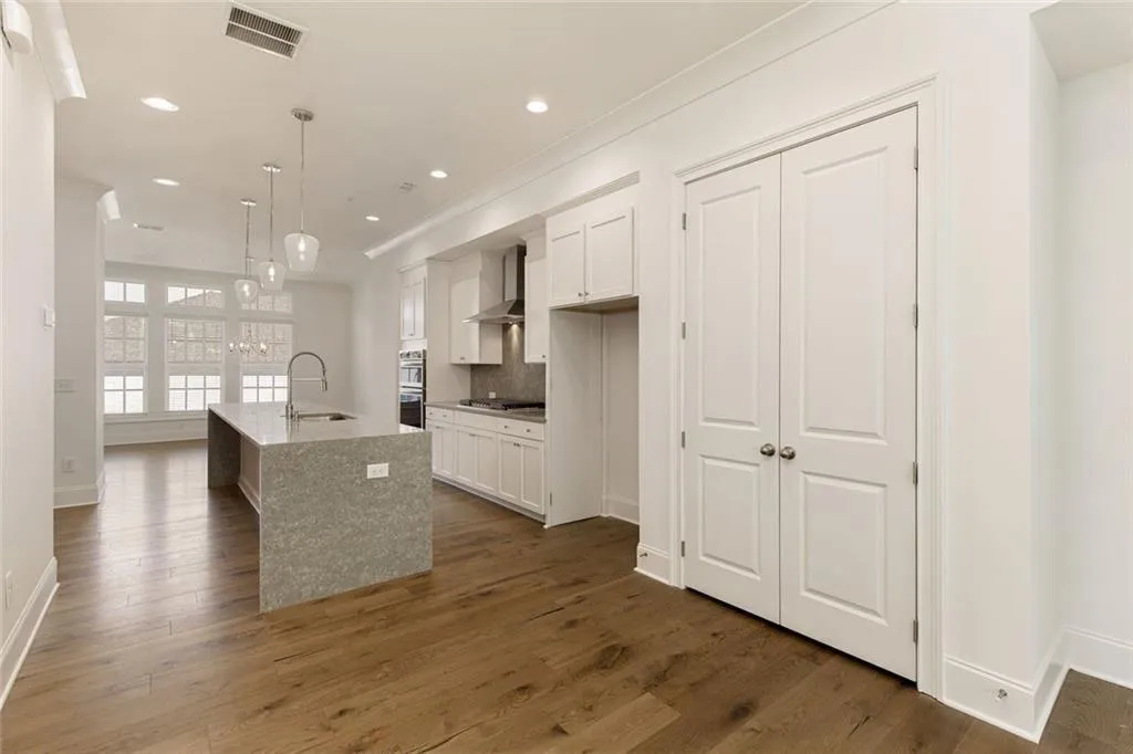 6790 Encore Boulevard, Sandy Springs, Georgia 30328, 3 Bedrooms Bedrooms, ,4 BathroomsBathrooms,Residential,For Sale,6790 Encore Boulevard,7575681