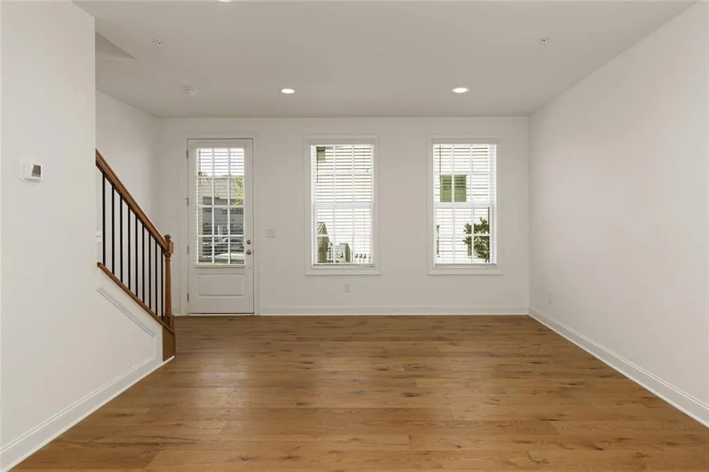 6790 Encore Boulevard, Sandy Springs, Georgia 30328, 3 Bedrooms Bedrooms, ,4 BathroomsBathrooms,Residential,For Sale,6790 Encore Boulevard,7575681