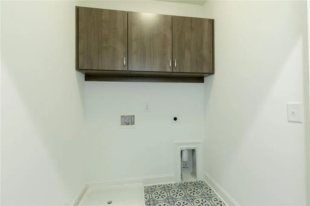 6790 Encore Boulevard, Sandy Springs, Georgia 30328, 3 Bedrooms Bedrooms, ,4 BathroomsBathrooms,Residential,For Sale,6790 Encore Boulevard,7575681