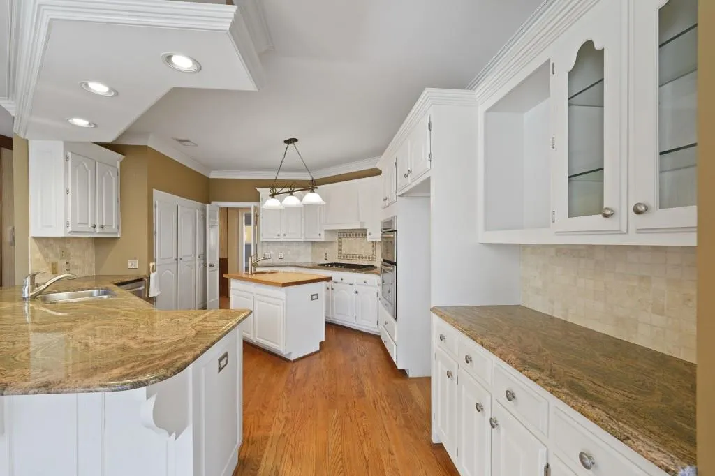 325 Yellowroot Lane, Sandy Springs, Georgia 30350, 5 Bedrooms Bedrooms, ,4 BathroomsBathrooms,Residential,Sold,325 Yellowroot Lane,7506921