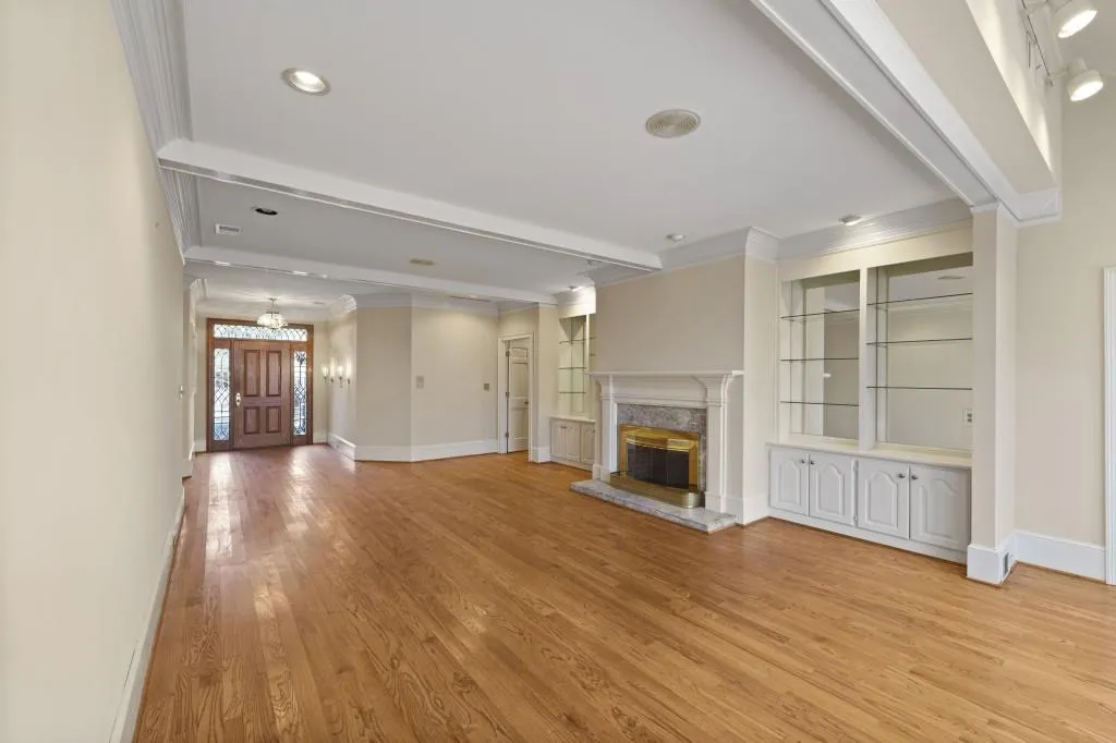 325 Yellowroot Lane, Sandy Springs, Georgia 30350, 5 Bedrooms Bedrooms, ,4 BathroomsBathrooms,Residential,Sold,325 Yellowroot Lane,7506921