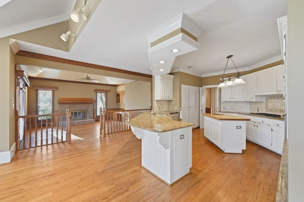 325 Yellowroot Lane, Sandy Springs, Georgia 30350, 5 Bedrooms Bedrooms, ,4 BathroomsBathrooms,Residential,Sold,325 Yellowroot Lane,7506921