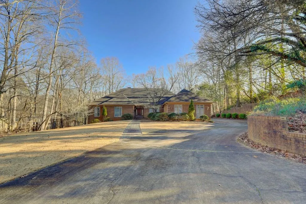 325 Yellowroot Lane, Sandy Springs, Georgia 30350, 5 Bedrooms Bedrooms, ,4 BathroomsBathrooms,Residential,Sold,325 Yellowroot Lane,7506921