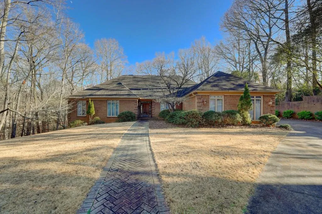 325 Yellowroot Lane, Sandy Springs, Georgia 30350, 5 Bedrooms Bedrooms, ,4 BathroomsBathrooms,Residential,Sold,325 Yellowroot Lane,7506921