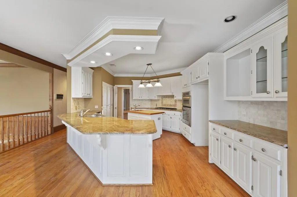 325 Yellowroot Lane, Sandy Springs, Georgia 30350, 5 Bedrooms Bedrooms, ,4 BathroomsBathrooms,Residential,Sold,325 Yellowroot Lane,7506921
