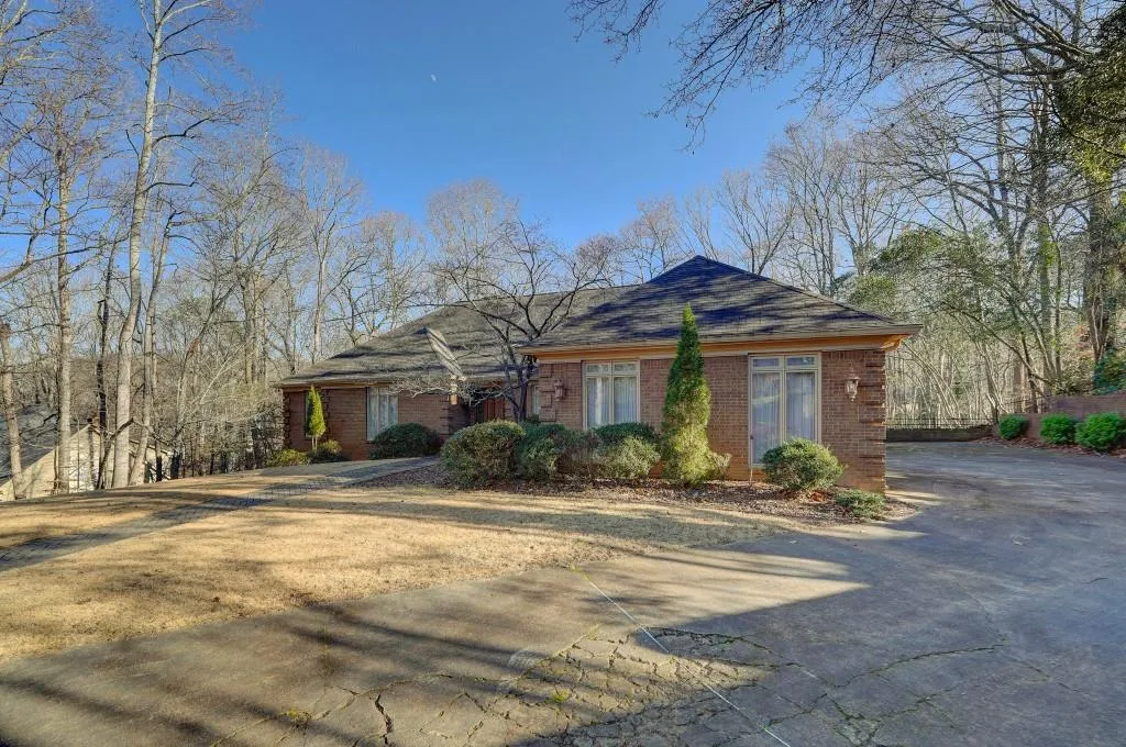 325 Yellowroot Lane, Sandy Springs, Georgia 30350, 5 Bedrooms Bedrooms, ,4 BathroomsBathrooms,Residential,Sold,325 Yellowroot Lane,7506921