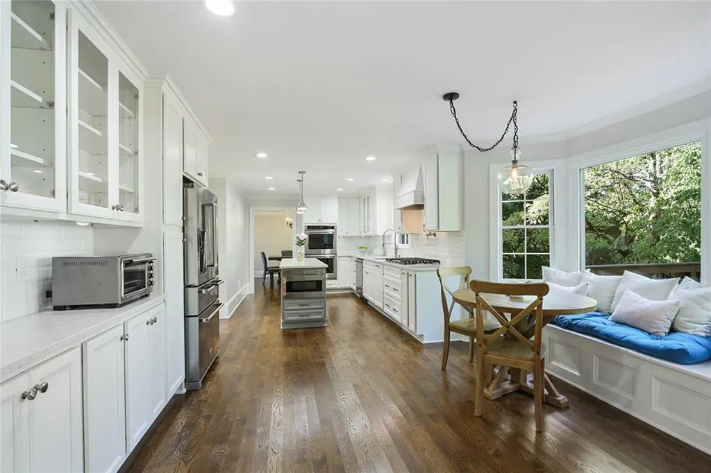 7580 Hunters Woods Drive, Sandy Springs, Georgia 30350, 5 Bedrooms Bedrooms, ,4 BathroomsBathrooms,Residential,Sold,7580 Hunters Woods Drive,6034655