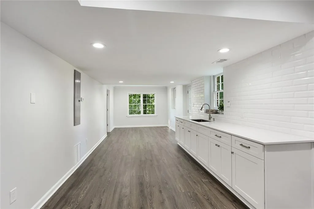 7580 Hunters Woods Drive, Sandy Springs, Georgia 30350, 5 Bedrooms Bedrooms, ,4 BathroomsBathrooms,Residential,Sold,7580 Hunters Woods Drive,6034655