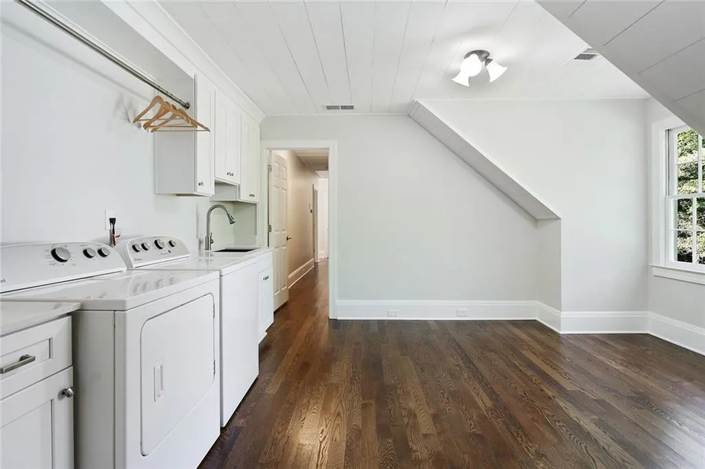 7580 Hunters Woods Drive, Sandy Springs, Georgia 30350, 5 Bedrooms Bedrooms, ,4 BathroomsBathrooms,Residential,Sold,7580 Hunters Woods Drive,6034655