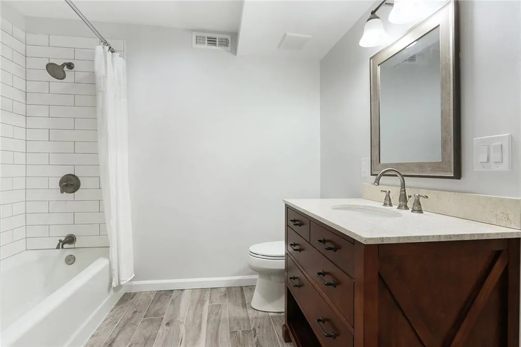 7580 Hunters Woods Drive, Sandy Springs, Georgia 30350, 5 Bedrooms Bedrooms, ,4 BathroomsBathrooms,Residential,Sold,7580 Hunters Woods Drive,6034655