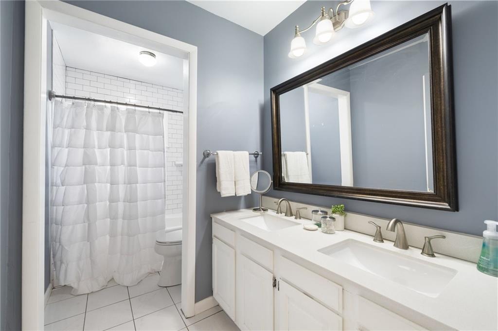 Shared secondary bathroom.