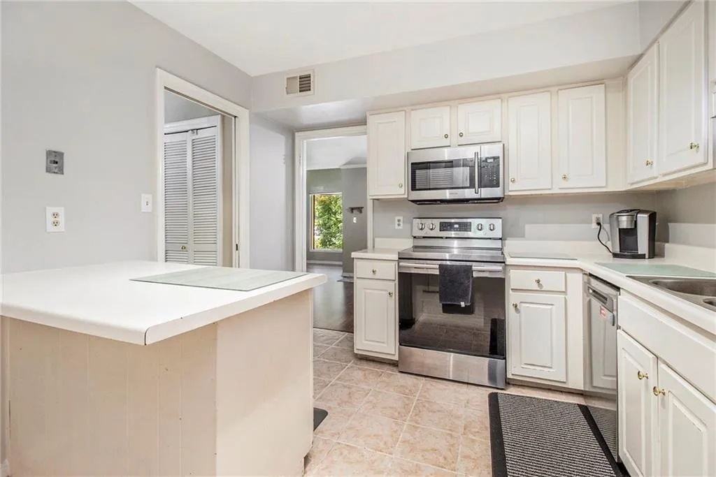 11 Forrest Place, Atlanta, Georgia 30328, 3 Bedrooms Bedrooms, ,3 BathroomsBathrooms,Residential,For Sale,11 Forrest Place,7565207