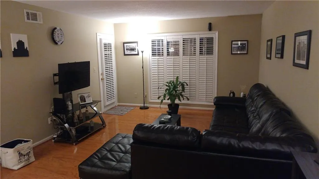 6851 Roswell Road Unit I-6, Sandy Springs, Georgia 30328, 3 Bedrooms Bedrooms, ,2 BathroomsBathrooms,Residential,Sold,6851 Roswell Road Unit I-6,5795633