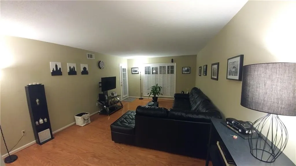 6851 Roswell Road Unit I-6, Sandy Springs, Georgia 30328, 3 Bedrooms Bedrooms, ,2 BathroomsBathrooms,Residential,Sold,6851 Roswell Road Unit I-6,5795633