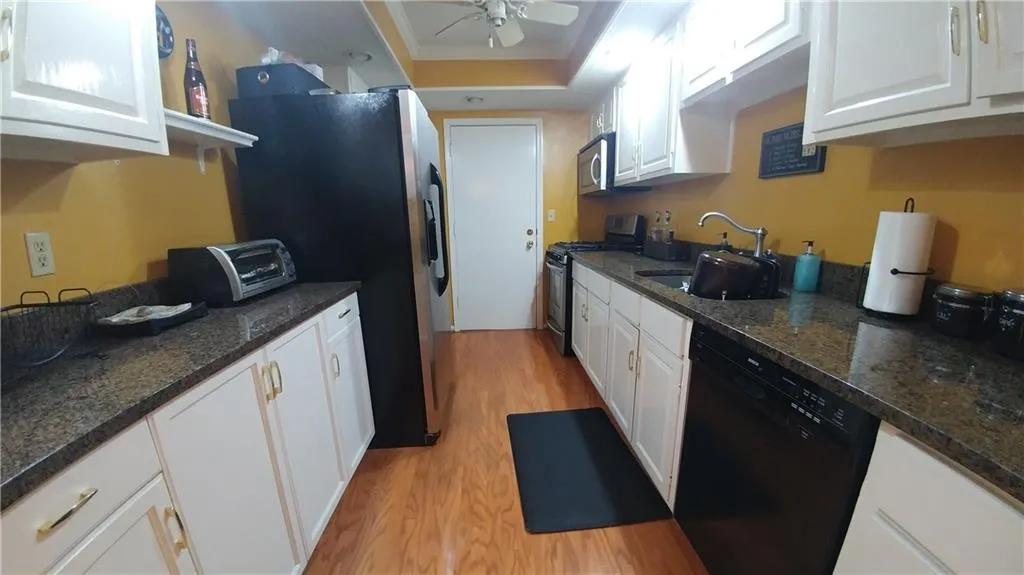 6851 Roswell Road Unit I-6, Sandy Springs, Georgia 30328, 3 Bedrooms Bedrooms, ,2 BathroomsBathrooms,Residential,Sold,6851 Roswell Road Unit I-6,5795633