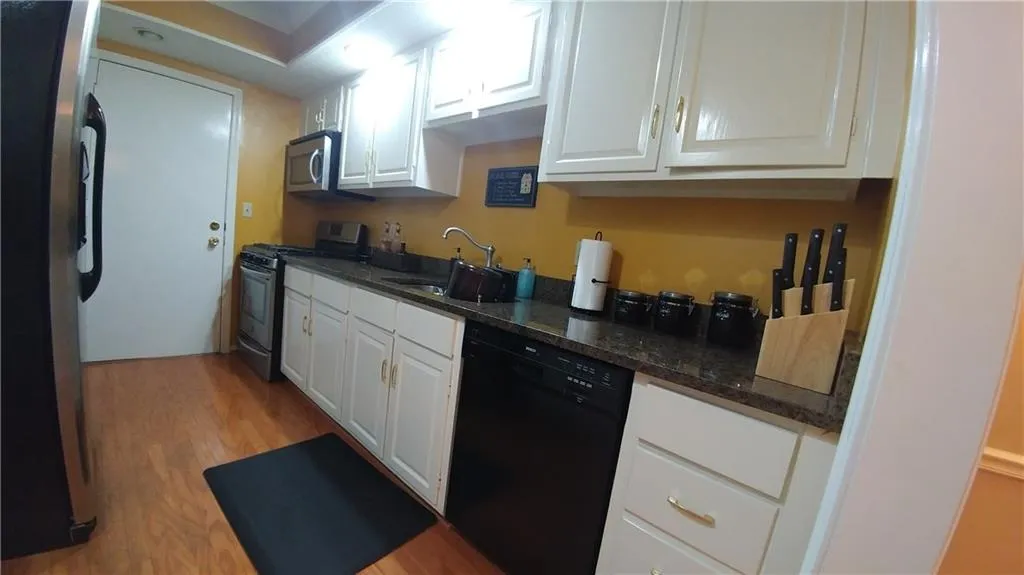 6851 Roswell Road Unit I-6, Sandy Springs, Georgia 30328, 3 Bedrooms Bedrooms, ,2 BathroomsBathrooms,Residential,Sold,6851 Roswell Road Unit I-6,5795633