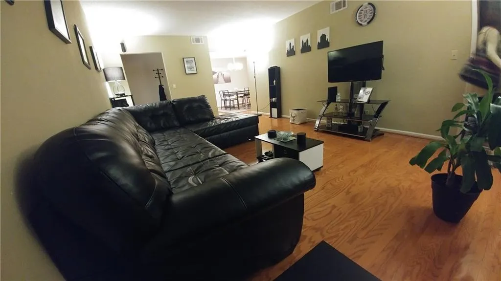 6851 Roswell Road Unit I-6, Sandy Springs, Georgia 30328, 3 Bedrooms Bedrooms, ,2 BathroomsBathrooms,Residential,Sold,6851 Roswell Road Unit I-6,5795633