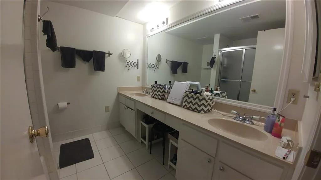 6851 Roswell Road Unit I-6, Sandy Springs, Georgia 30328, 3 Bedrooms Bedrooms, ,2 BathroomsBathrooms,Residential,Sold,6851 Roswell Road Unit I-6,5795633