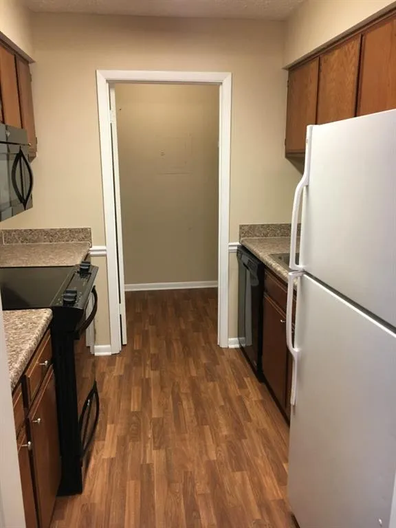 5143 Roswell Road Unit 3, Atlanta, Georgia 30342, 2 Bedrooms Bedrooms, ,1 BathroomBathrooms,Residential,Sold,5143 Roswell Road Unit 3,5818359