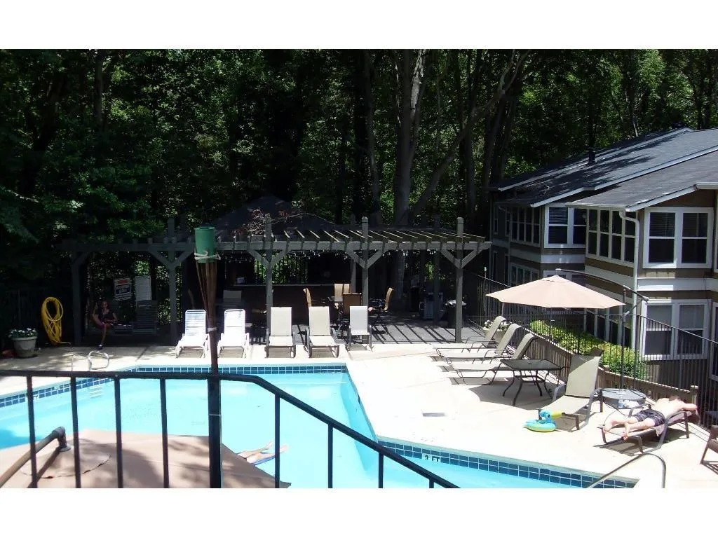 5143 Roswell Road Unit 3, Atlanta, Georgia 30342, 2 Bedrooms Bedrooms, ,1 BathroomBathrooms,Residential,Sold,5143 Roswell Road Unit 3,5818359