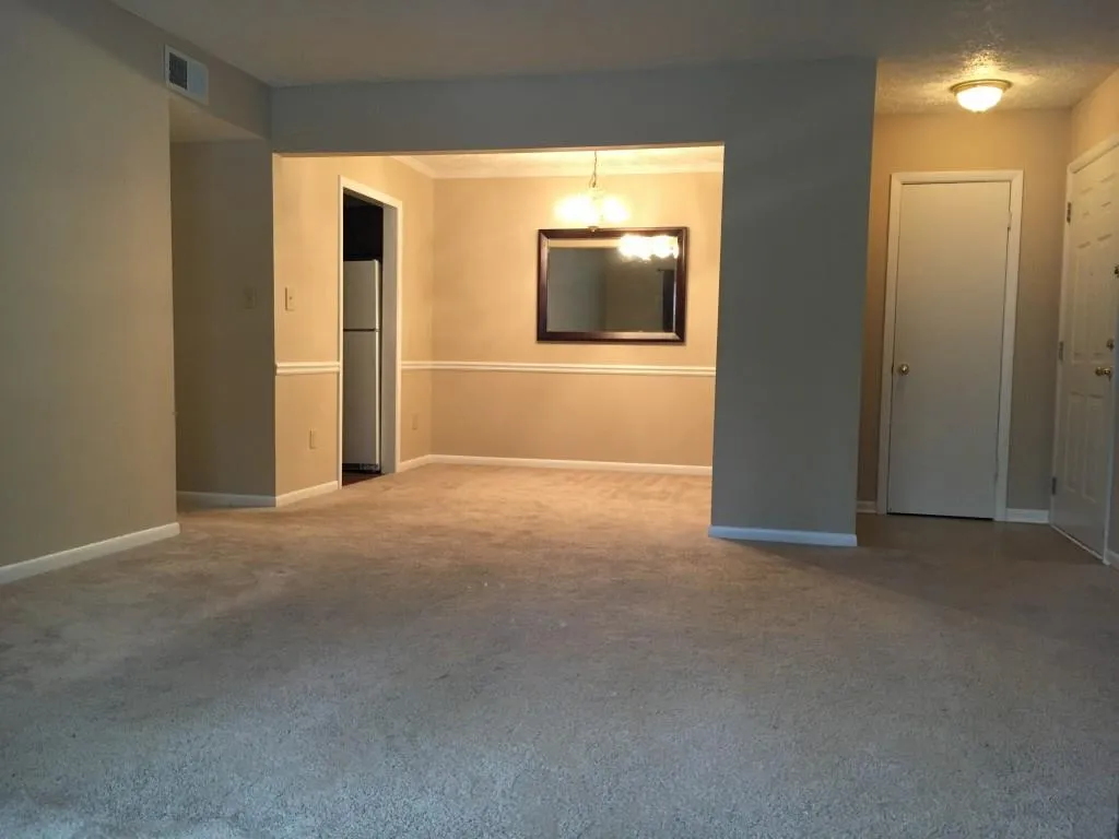 5143 Roswell Road Unit 3, Atlanta, Georgia 30342, 2 Bedrooms Bedrooms, ,1 BathroomBathrooms,Residential,Sold,5143 Roswell Road Unit 3,5818359