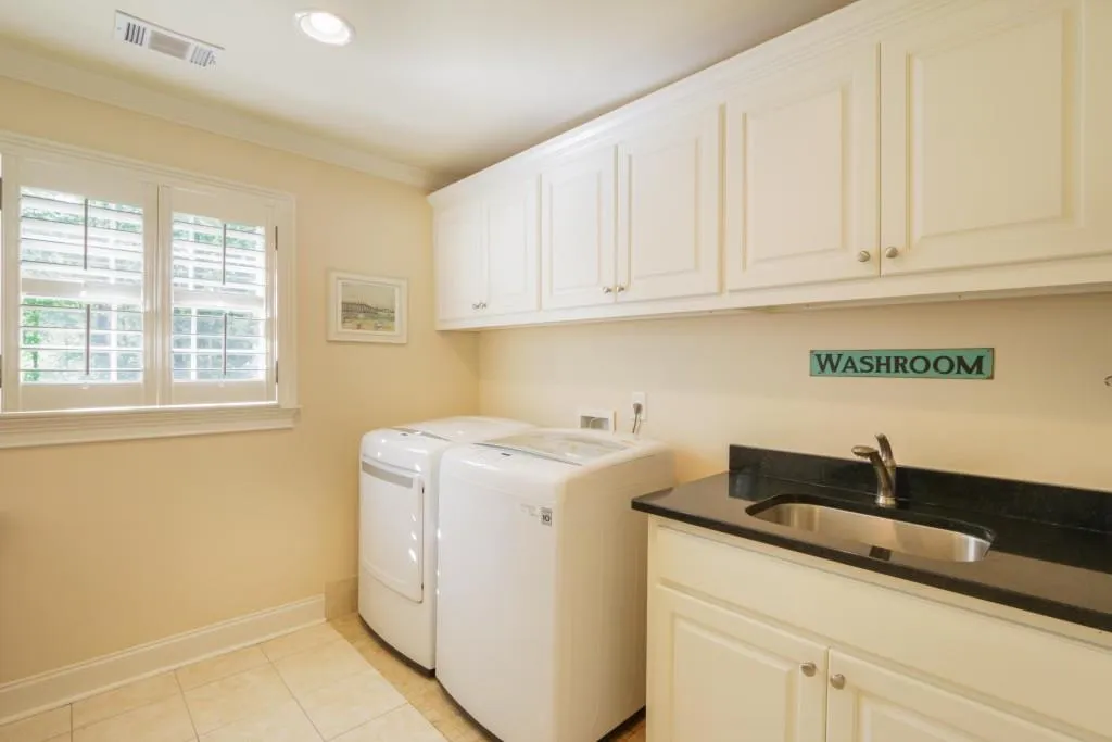 1805 Redbourne Drive, Sandy Springs, Georgia 30350, 5 Bedrooms Bedrooms, ,4 BathroomsBathrooms,Residential,Sold,1805 Redbourne Drive,6541920