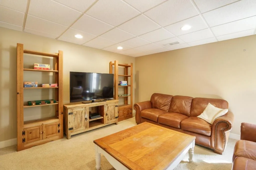 1805 Redbourne Drive, Sandy Springs, Georgia 30350, 5 Bedrooms Bedrooms, ,4 BathroomsBathrooms,Residential,Sold,1805 Redbourne Drive,6541920