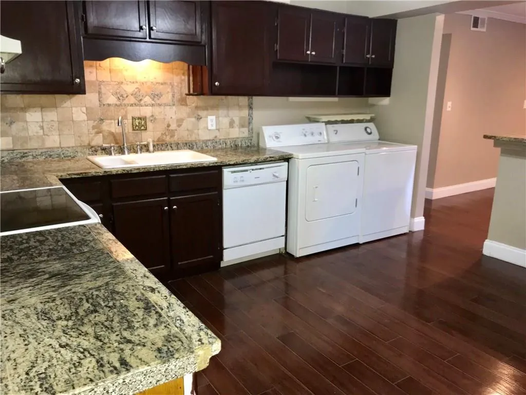 6520 Roswell Road Unit 56, Atlanta, Georgia 30328, 2 Bedrooms Bedrooms, ,2 BathroomsBathrooms,Residential,Sold,6520 Roswell Road Unit 56,6097938