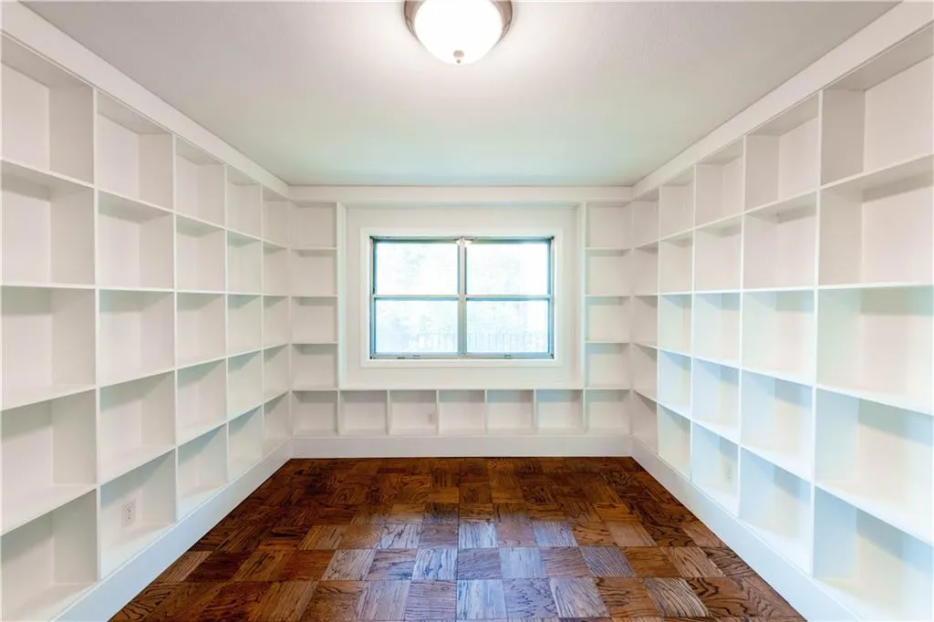 6851 Roswell Road Unit E-3, Sandy Springs, Georgia 30328, 3 Bedrooms Bedrooms, ,2 BathroomsBathrooms,Residential,Sold,6851 Roswell Road Unit E-3,6797448