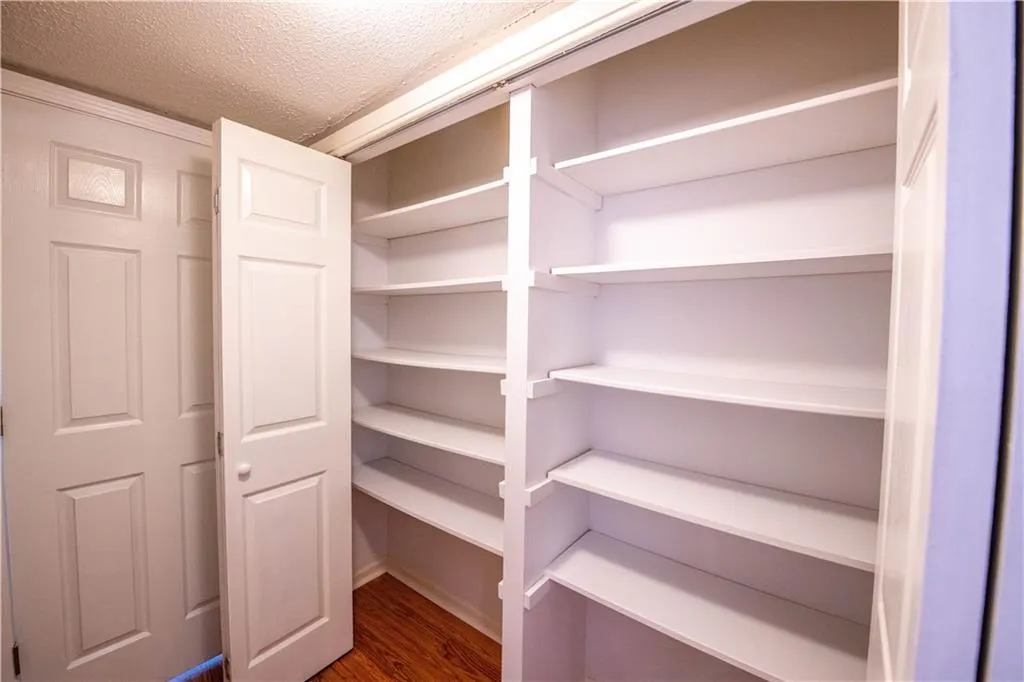 6851 Roswell Road Unit E-3, Sandy Springs, Georgia 30328, 3 Bedrooms Bedrooms, ,2 BathroomsBathrooms,Residential,Sold,6851 Roswell Road Unit E-3,6797448