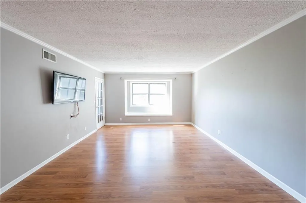 6851 Roswell Road Unit E-3, Sandy Springs, Georgia 30328, 3 Bedrooms Bedrooms, ,2 BathroomsBathrooms,Residential,Sold,6851 Roswell Road Unit E-3,6797448