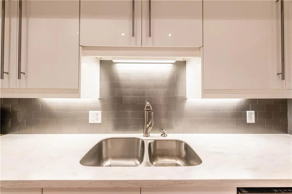 6851 Roswell Road Unit E-3, Sandy Springs, Georgia 30328, 3 Bedrooms Bedrooms, ,2 BathroomsBathrooms,Residential,Sold,6851 Roswell Road Unit E-3,6797448