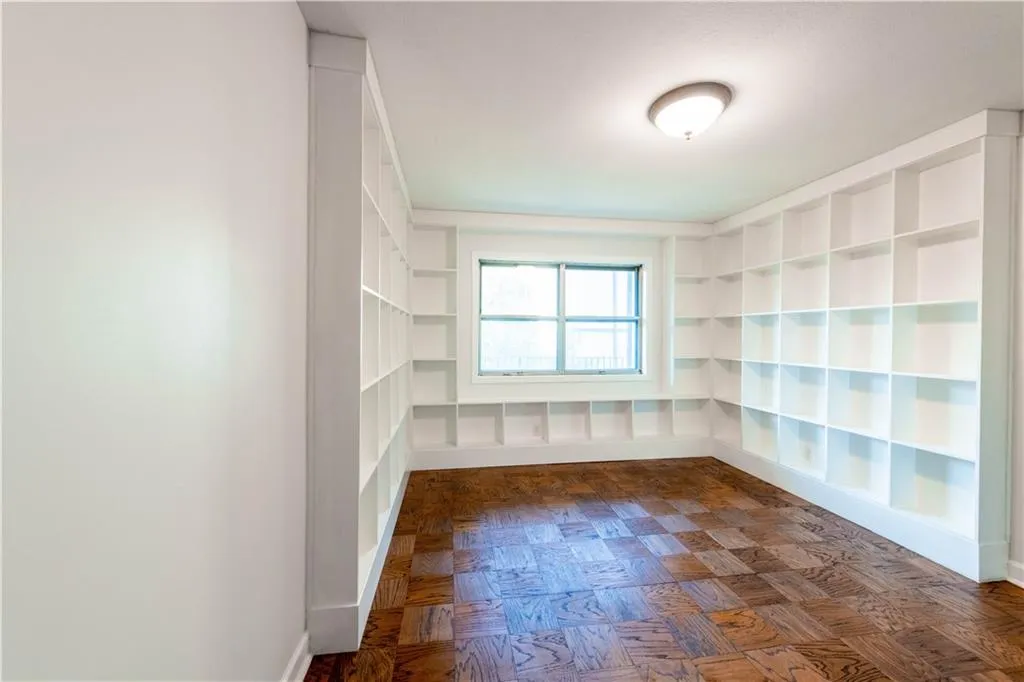 6851 Roswell Road Unit E-3, Sandy Springs, Georgia 30328, 3 Bedrooms Bedrooms, ,2 BathroomsBathrooms,Residential,Sold,6851 Roswell Road Unit E-3,6797448