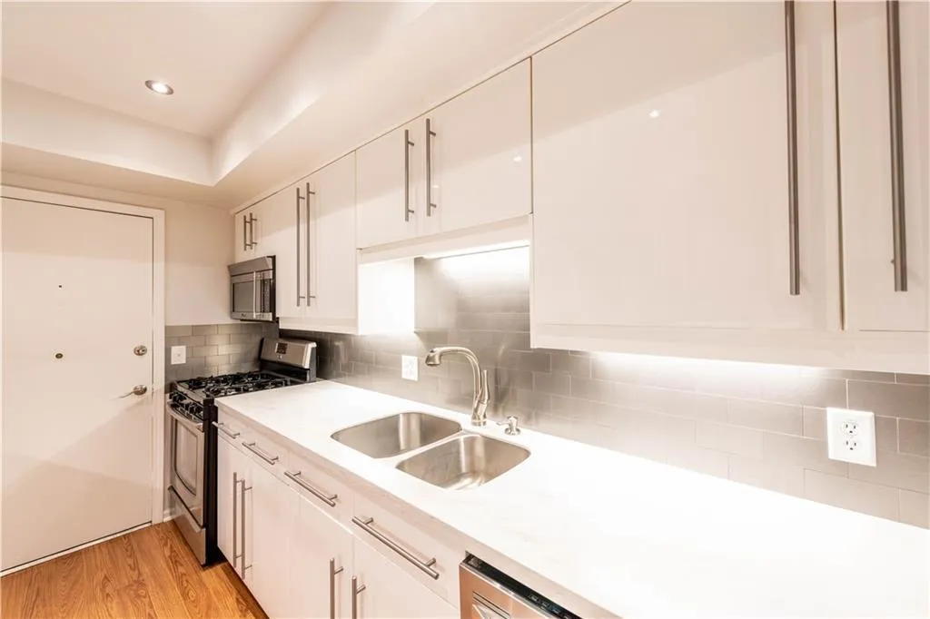 6851 Roswell Road Unit E-3, Sandy Springs, Georgia 30328, 3 Bedrooms Bedrooms, ,2 BathroomsBathrooms,Residential,Sold,6851 Roswell Road Unit E-3,6797448