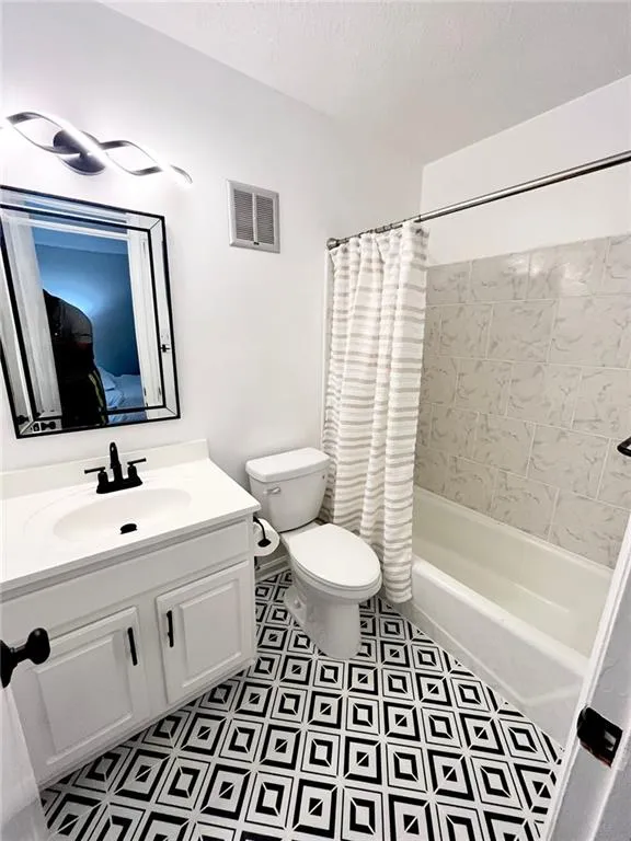 6700 Roswell Road Unit 32c, Atlanta, Georgia 30328, 2 Bedrooms Bedrooms, ,2 BathroomsBathrooms,Residential,Sold,6700 Roswell Road Unit 32c,7251191