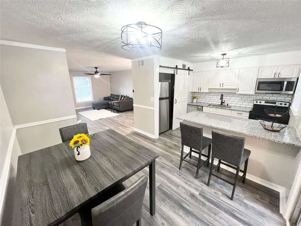 6700 Roswell Road Unit 32c, Atlanta, Georgia 30328, 2 Bedrooms Bedrooms, ,2 BathroomsBathrooms,Residential,Sold,6700 Roswell Road Unit 32c,7251191