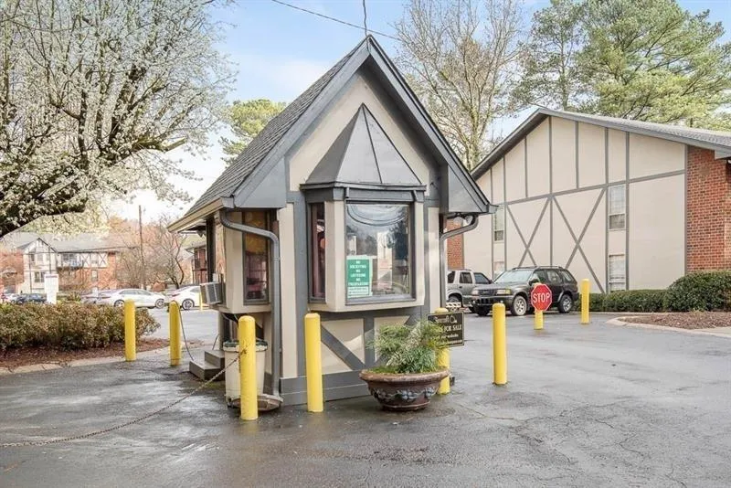6851 Roswell Road Unit I6, Atlanta, Georgia 30328, 3 Bedrooms Bedrooms, ,2 BathroomsBathrooms,Residential,Sold,6851 Roswell Road Unit I6,6512893