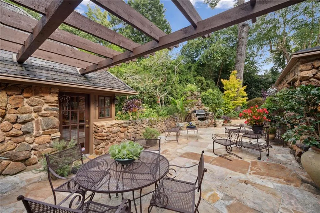 Courtyard patio