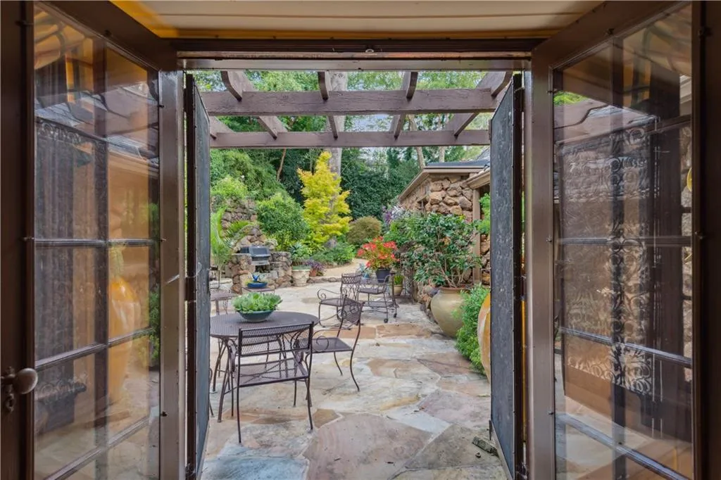 1050 E Club Lane Ne, Atlanta, Georgia 30319, 4 Bedrooms Bedrooms, ,4 BathroomsBathrooms,Residential,For Sale,1050 E Club Lane Ne,7549506