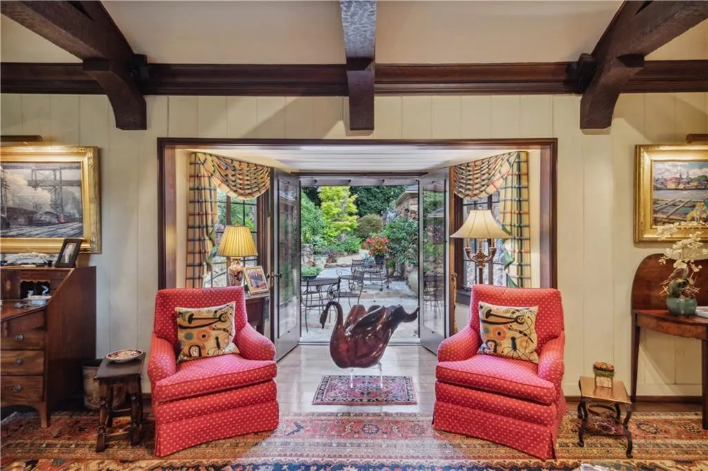 1050 E Club Lane Ne, Atlanta, Georgia 30319, 4 Bedrooms Bedrooms, ,4 BathroomsBathrooms,Residential,For Sale,1050 E Club Lane Ne,7549506
