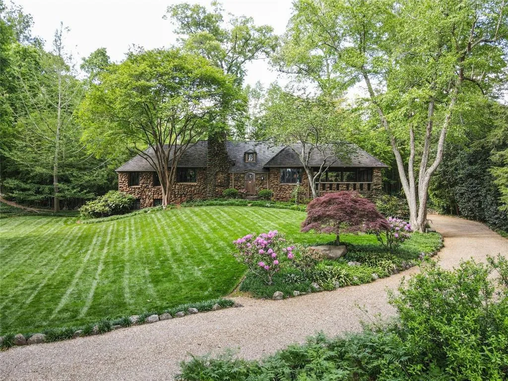 1050 E Club Lane Ne, Atlanta, Georgia 30319, 4 Bedrooms Bedrooms, ,4 BathroomsBathrooms,Residential,For Sale,1050 E Club Lane Ne,7549506