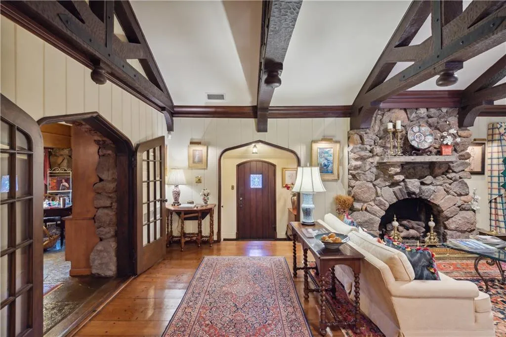 1050 E Club Lane Ne, Atlanta, Georgia 30319, 4 Bedrooms Bedrooms, ,4 BathroomsBathrooms,Residential,For Sale,1050 E Club Lane Ne,7549506