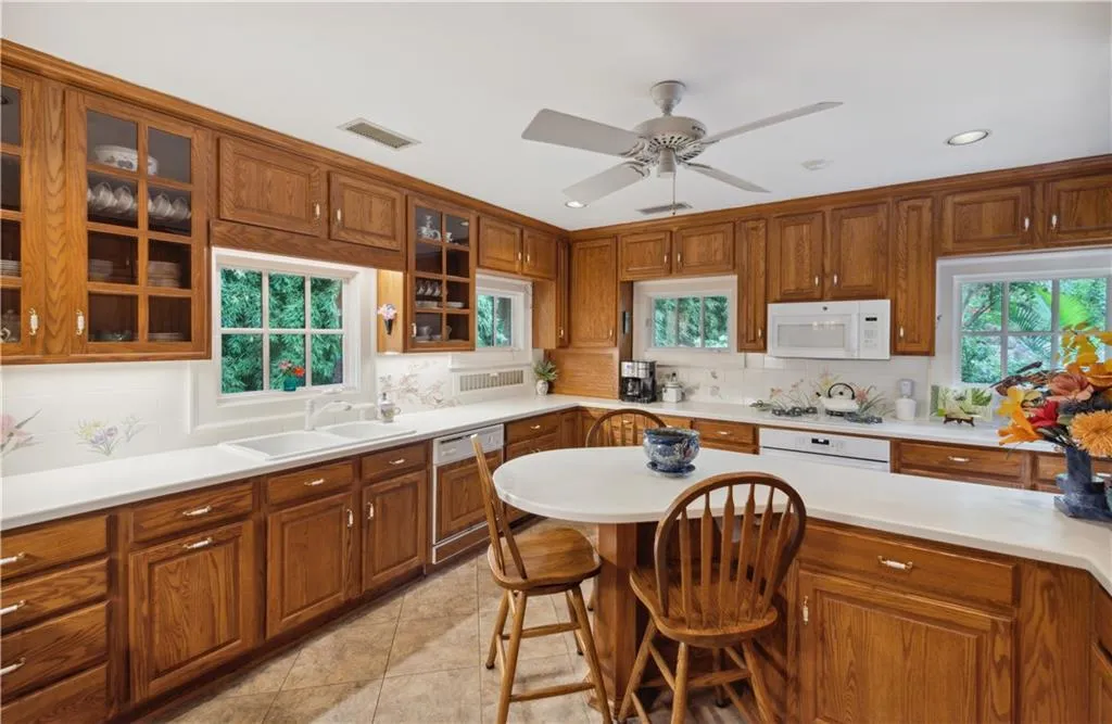 1050 E Club Lane Ne, Atlanta, Georgia 30319, 4 Bedrooms Bedrooms, ,4 BathroomsBathrooms,Residential,For Sale,1050 E Club Lane Ne,7549506