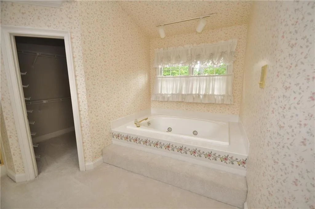 6725 Laurian Wood Drive, Sandy Springs, Georgia 30328, 4 Bedrooms Bedrooms, ,4 BathroomsBathrooms,Residential,Sold,6725 Laurian Wood Drive,5747129