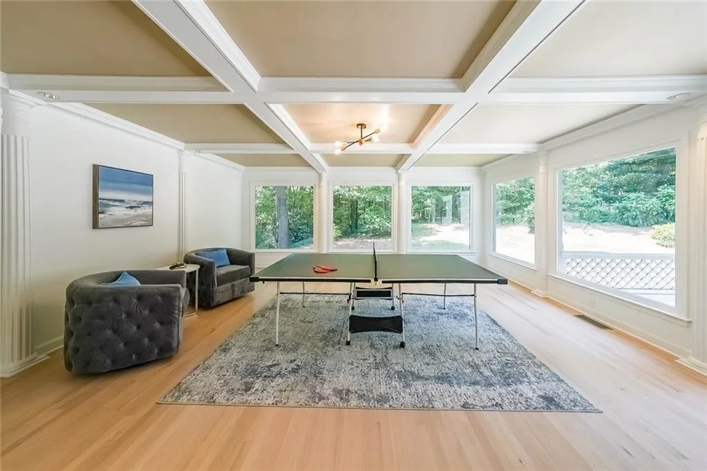 Sun room/recreational room