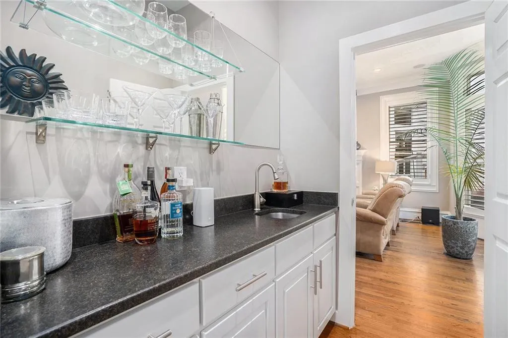 29 Greenland Trace, Atlanta, Georgia 30342, 3 Bedrooms Bedrooms, ,3 BathroomsBathrooms,Residential,For Sale,29 Greenland Trace,7617955