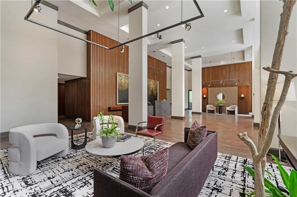 2575 Peachtree Road Ne Unit 9-g, Atlanta, Georgia 30305, 2 Bedrooms Bedrooms, ,2 BathroomsBathrooms,Residential,For Sale,2575 Peachtree Road Ne Unit 9-g,7646075