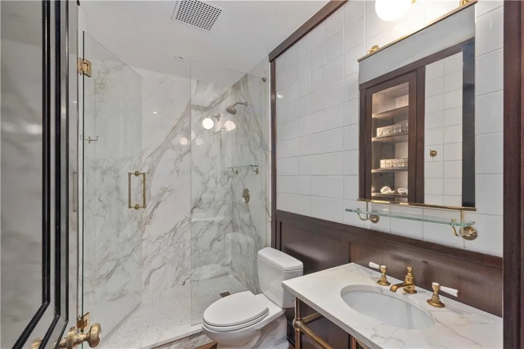 2575 Peachtree Road Ne Unit 9-g, Atlanta, Georgia 30305, 2 Bedrooms Bedrooms, ,2 BathroomsBathrooms,Residential,For Sale,2575 Peachtree Road Ne Unit 9-g,7646075